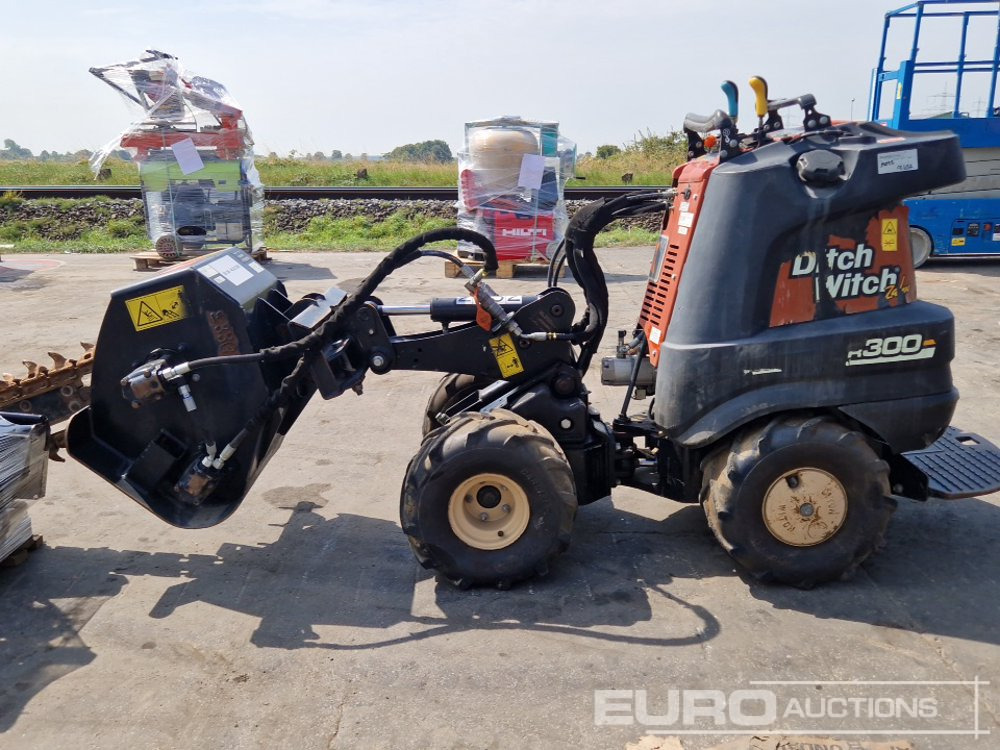 Ditch Witch R300 - Trencher: picture 2 Ditch Witch R300 - Trencher: picture 2