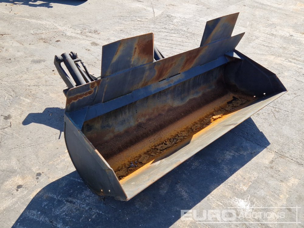 Front Loading Bucket to suit Forklift - Bucket: picture 4 Front Loading Bucket to suit Forklift - Bucket: picture 4