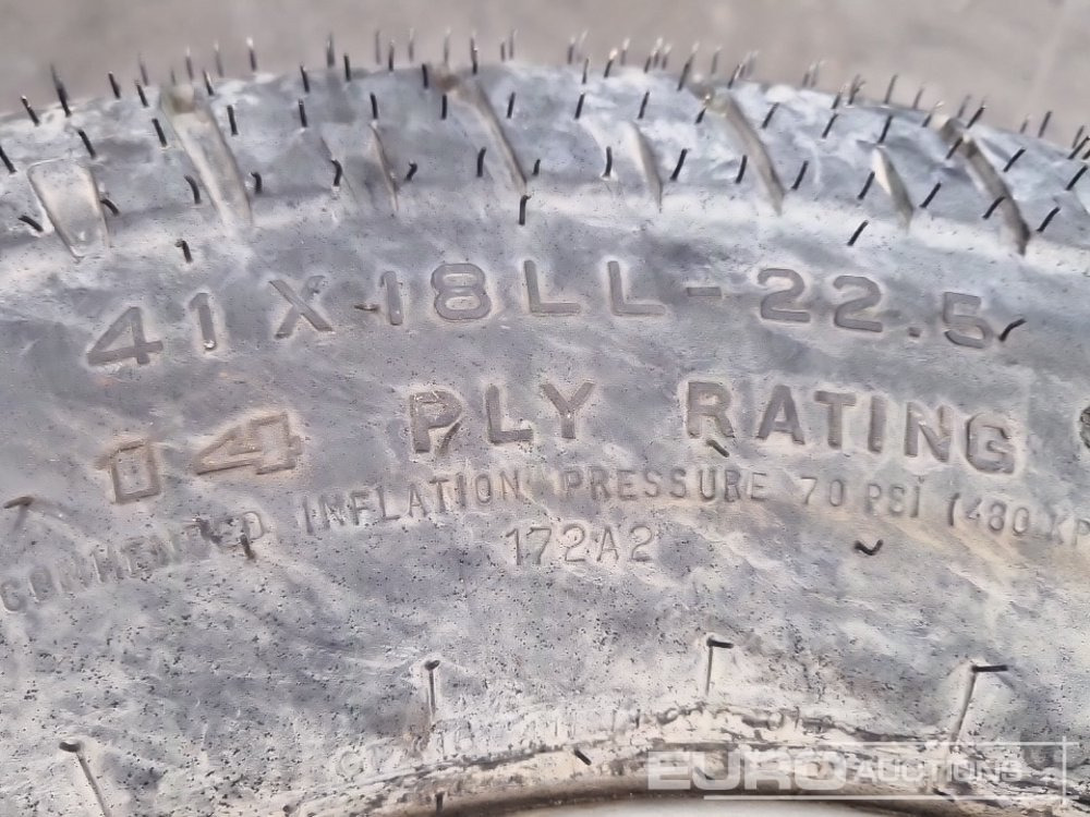 Tire Galaxy 41x18LL-22.5 Tyres with Rims: picture 10