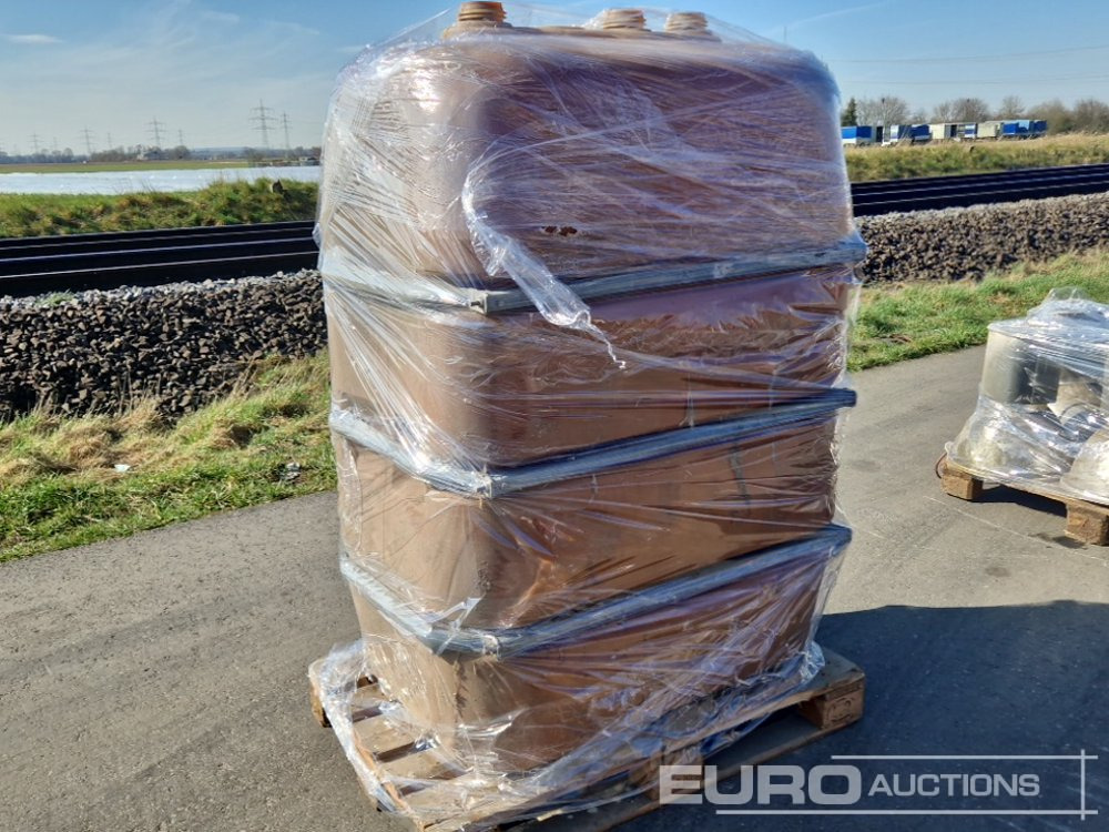 Pallet of Bowser - Construction equipment: picture 1 Pallet of Bowser - Construction equipment: picture 1