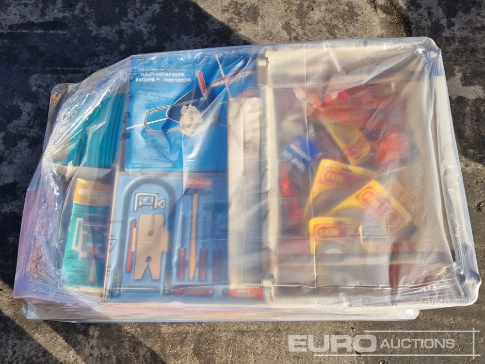 Pallet of Hobby Craft Sets, Sanding Disc, Wood Vice - Construction equipment: picture 1 Pallet of Hobby Craft Sets, Sanding Disc, Wood Vice - Construction equipment: picture 1