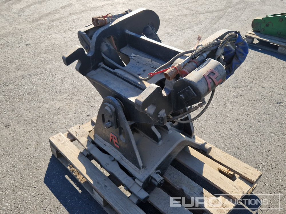 Pladdet CW30 Hydraulic Power Tilt QH - Quick coupler: picture 1 Pladdet CW30 Hydraulic Power Tilt QH - Quick coupler: picture 1