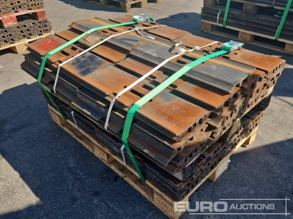600mm Steel Plates to suit Komatsu PC210 - Spare parts for Excavator: picture 3 600mm Steel Plates to suit Komatsu PC210 - Spare parts for Excavator: picture 3