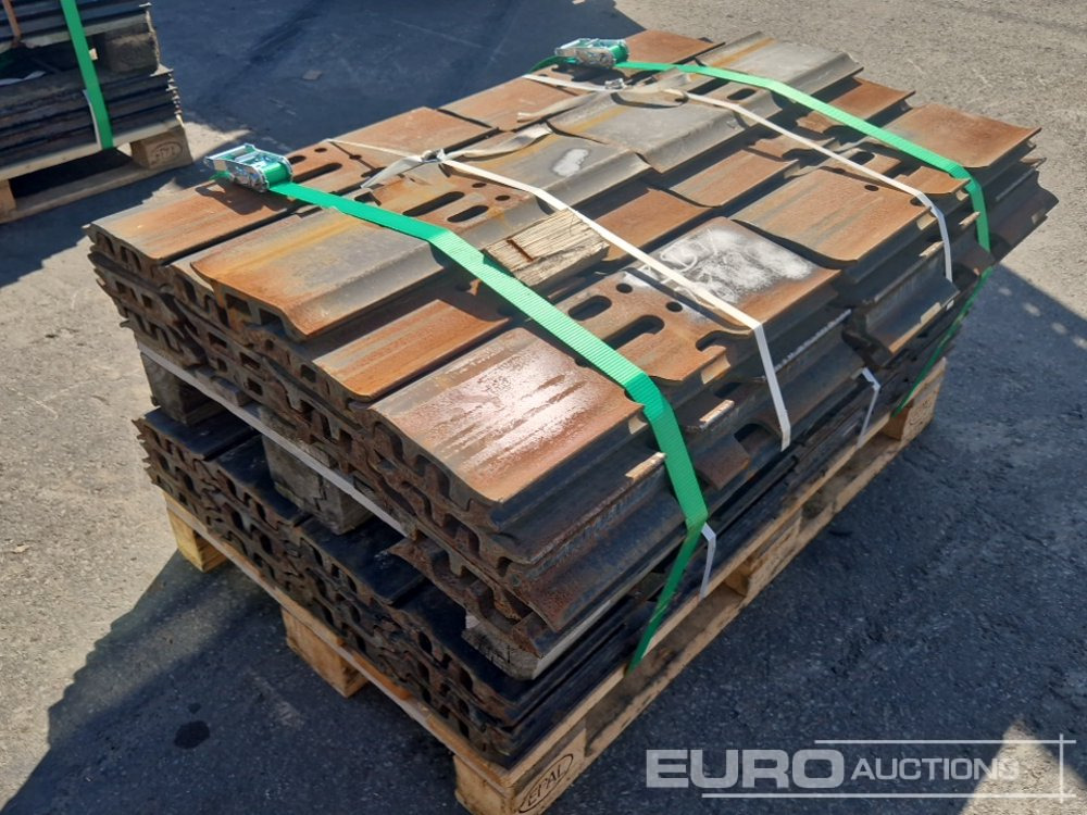 600mm Steel Plates to suit Komatsu PC210 - Spare parts for Excavator: picture 2 600mm Steel Plates to suit Komatsu PC210 - Spare parts for Excavator: picture 2