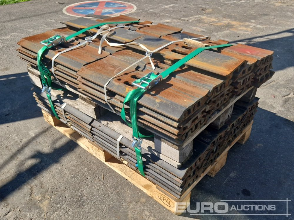 600mm Steel Plates to suit Komatsu PC210 - Spare parts for Excavator: picture 1 600mm Steel Plates to suit Komatsu PC210 - Spare parts for Excavator: picture 1