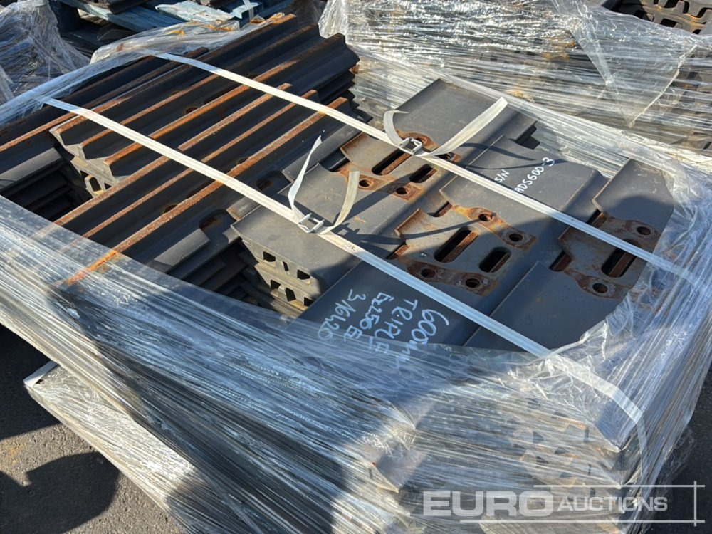 600mm Steel Track Plates - Spare parts for Excavator: picture 1 600mm Steel Track Plates - Spare parts for Excavator: picture 1