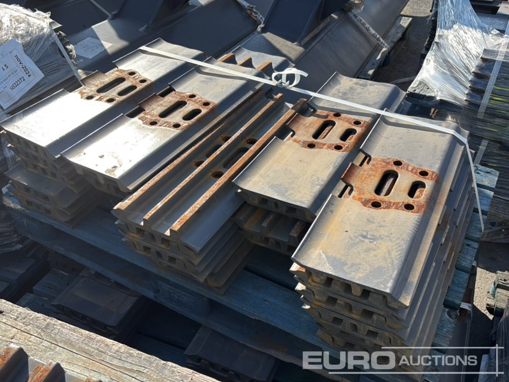600mm Steel Track Plates - Spare parts for Excavator: picture 1 600mm Steel Track Plates - Spare parts for Excavator: picture 1