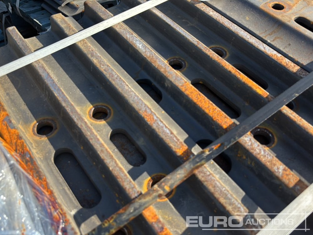 600mm Steel Track Plates - Spare parts for Excavator: picture 5 600mm Steel Track Plates - Spare parts for Excavator: picture 5