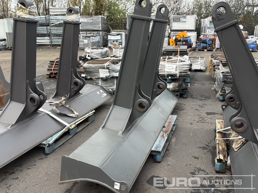 Dozer Blade to suit Volvo ECR235E - Spare parts for Excavator: picture 2 Dozer Blade to suit Volvo ECR235E - Spare parts for Excavator: picture 2