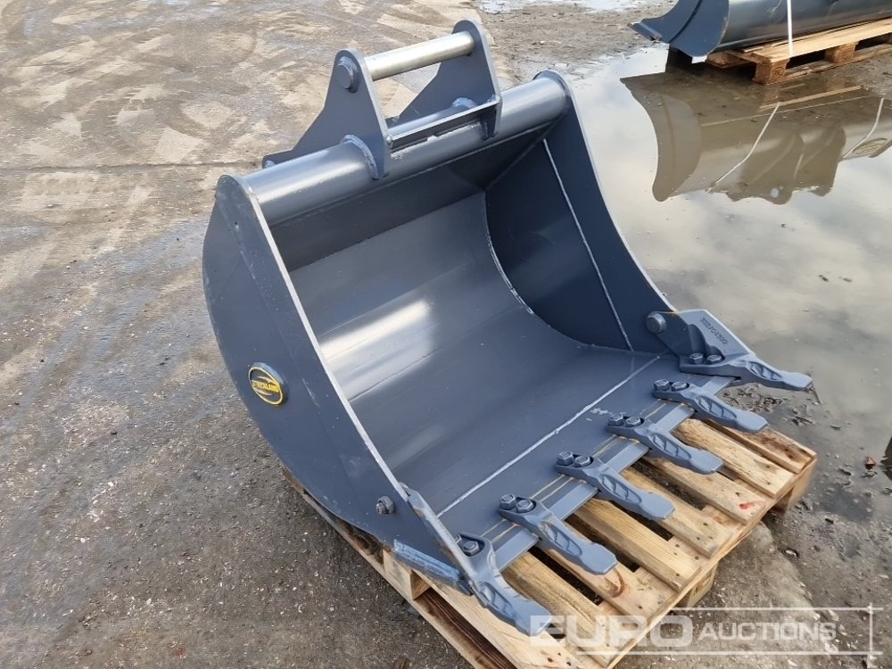 Unused Strickland 36" Loading Bucket to suit S45 - Bucket: picture 4 Unused Strickland 36" Loading Bucket to suit S45 - Bucket: picture 4