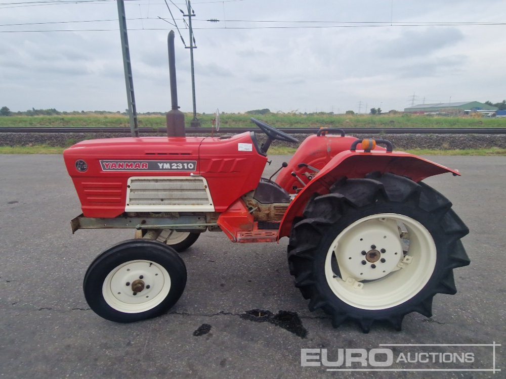 Yanmar YM2310 - Compact tractor: picture 2 Yanmar YM2310 - Compact tractor: picture 2