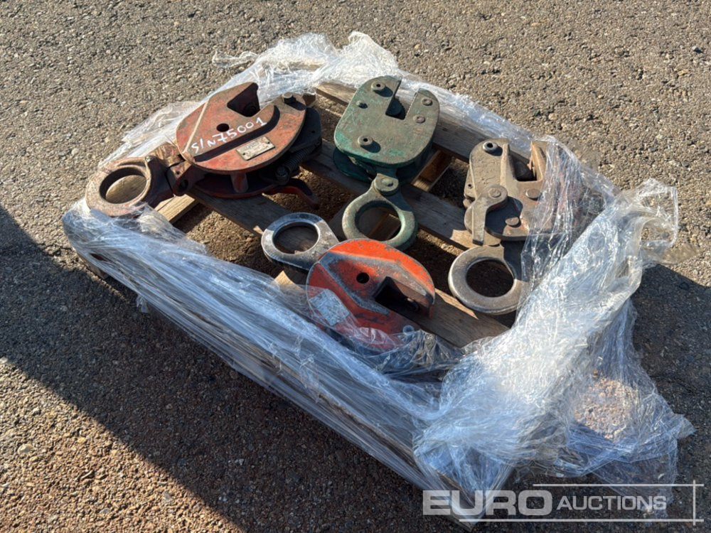 Pallet of Pulleys (4 of) - Construction equipment: picture 2 Pallet of Pulleys (4 of) - Construction equipment: picture 2