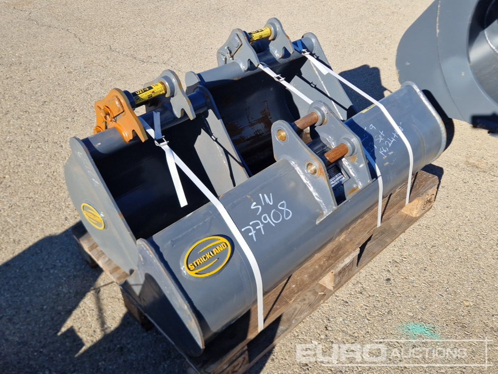 Strickland Set of U27 18" Digging Bucket (S/N 5031006042), U27 24" Digging Bucket (S/N 5030169083BD), U27 348D Cleaning Bucket (S/N 502450688) - Bucket: picture 2 Strickland Set of U27 18" Digging Bucket (S/N 5031006042), U27 24" Digging Bucket (S/N 5030169083BD), U27 348D Cleaning Bucket (S/N 502450688) - Bucket: picture 2