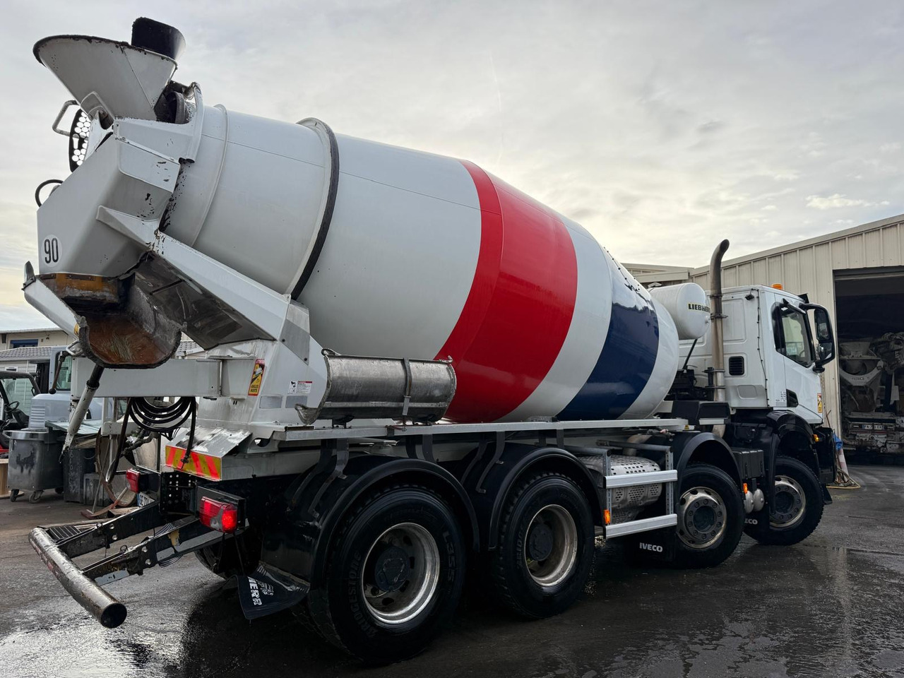 Camion béton Iveco XWay 420 GE-774-AL - Concrete mixer truck: picture 4 Camion béton Iveco XWay 420 GE-774-AL - Concrete mixer truck: picture 4
