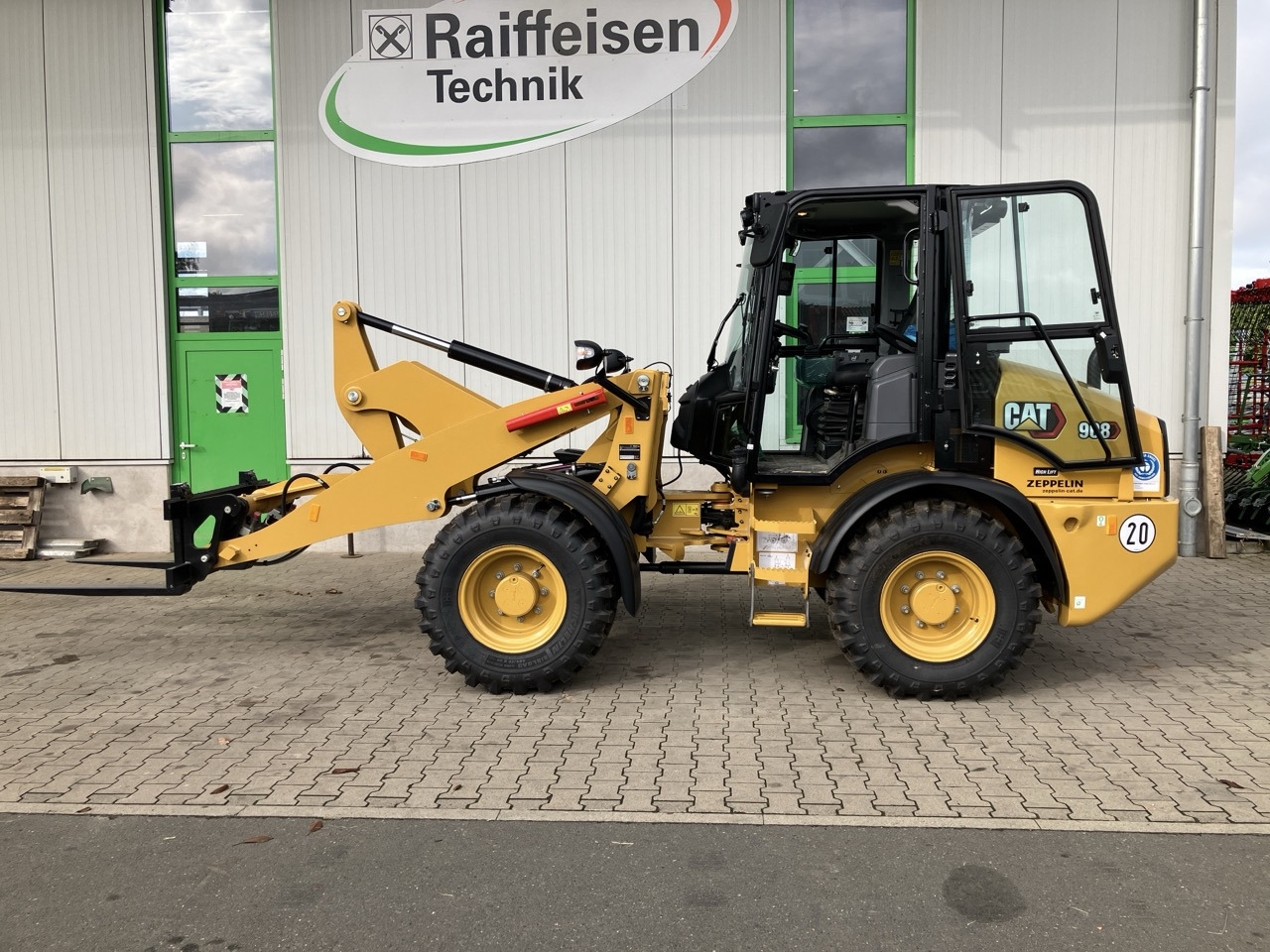 New Wheel loader Caterpillar 908 HL: picture 7