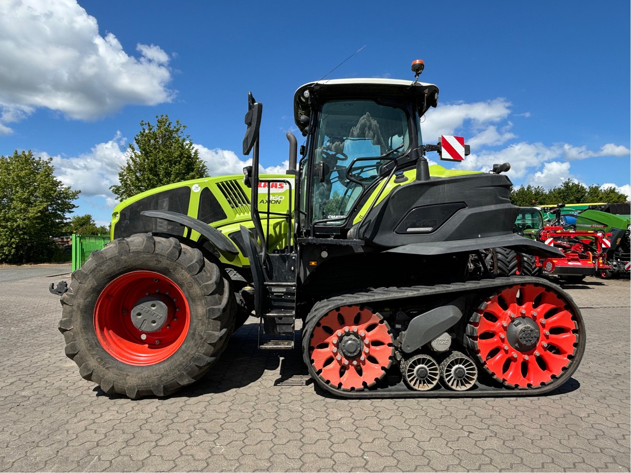 Farm tractor Claas Axion 960 TerraTrac: picture 8
