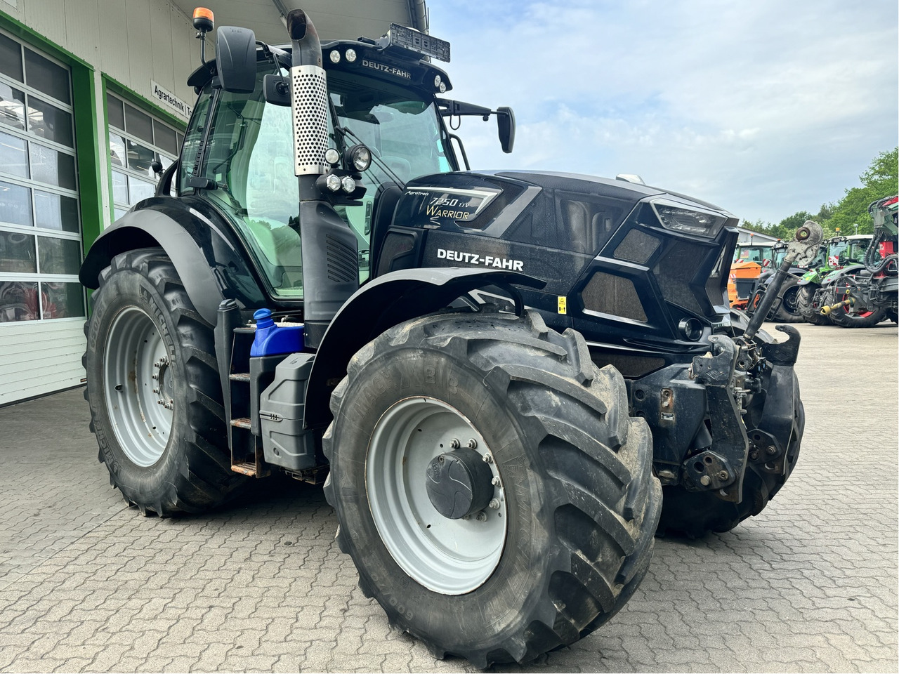 Farm tractor Deutz-Fahr Agrotron 7250 TTV: picture 8