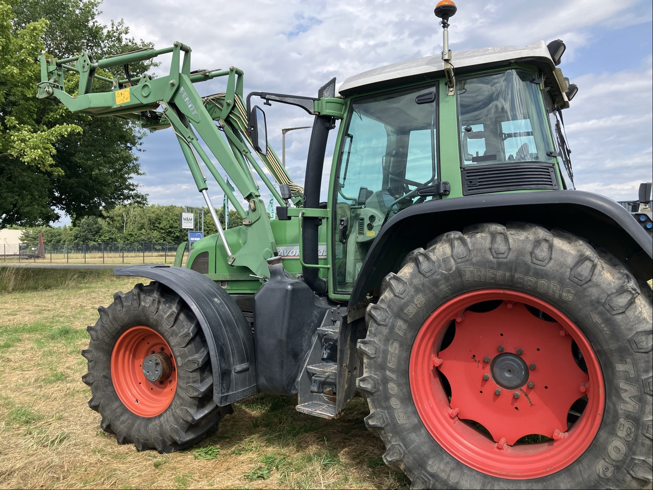 Fendt 712 COM1 - Farm tractor: picture 2 Fendt 712 COM1 - Farm tractor: picture 2