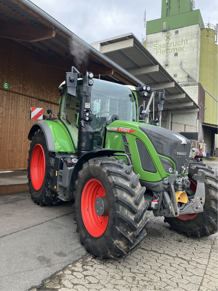 New Farm tractor Fendt 724 Vario Gen6: picture 9