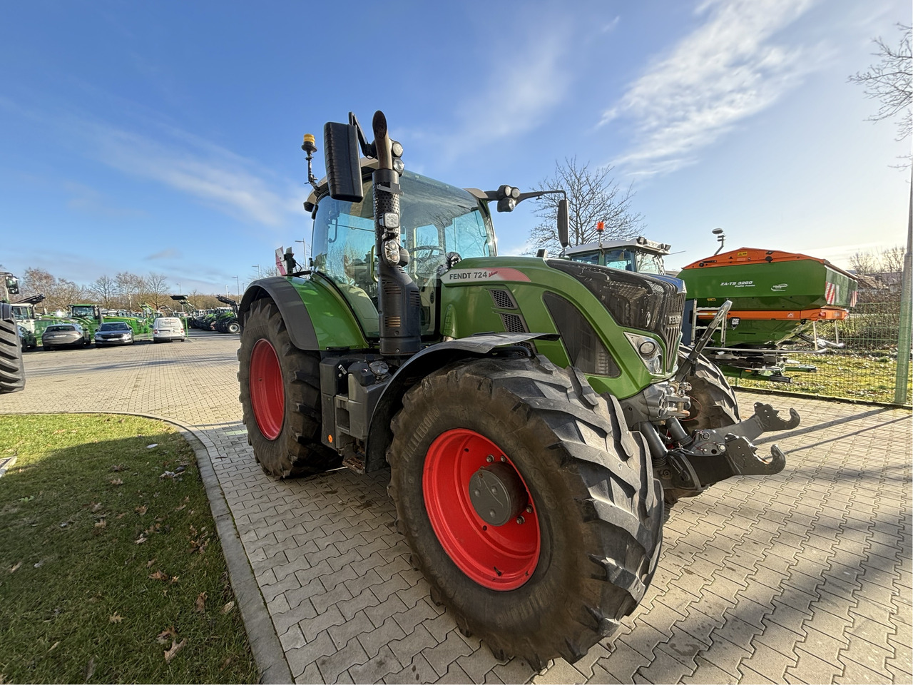 Fendt 724 Vario S4 - Farm tractor: picture 1 Fendt 724 Vario S4 - Farm tractor: picture 1