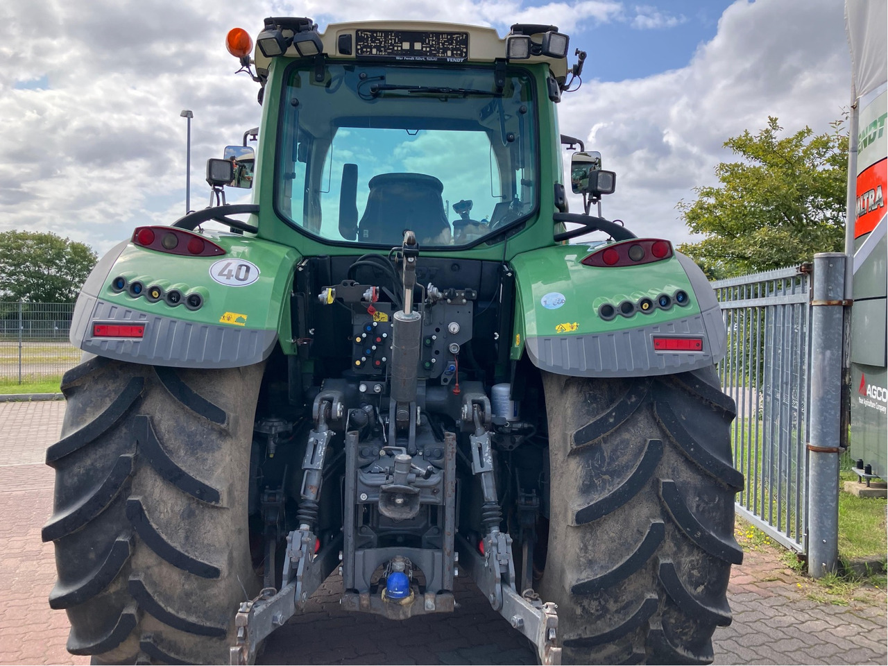 Fendt 724 Vario S4 Power - Farm tractor: picture 4 Fendt 724 Vario S4 Power - Farm tractor: picture 4