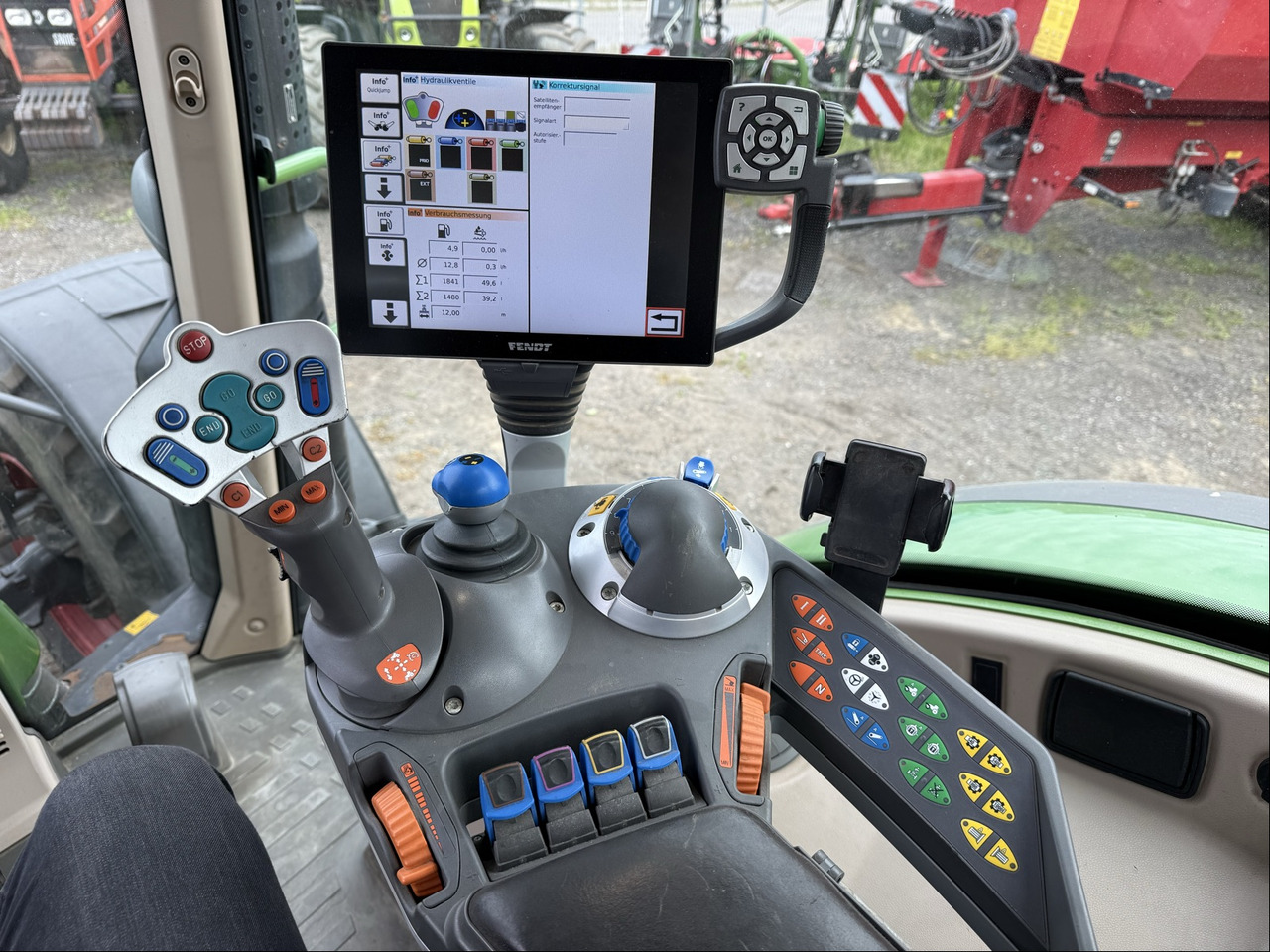 Fendt 724 Vario S4 ProfiPlus - Farm tractor: picture 3 Fendt 724 Vario S4 ProfiPlus - Farm tractor: picture 3