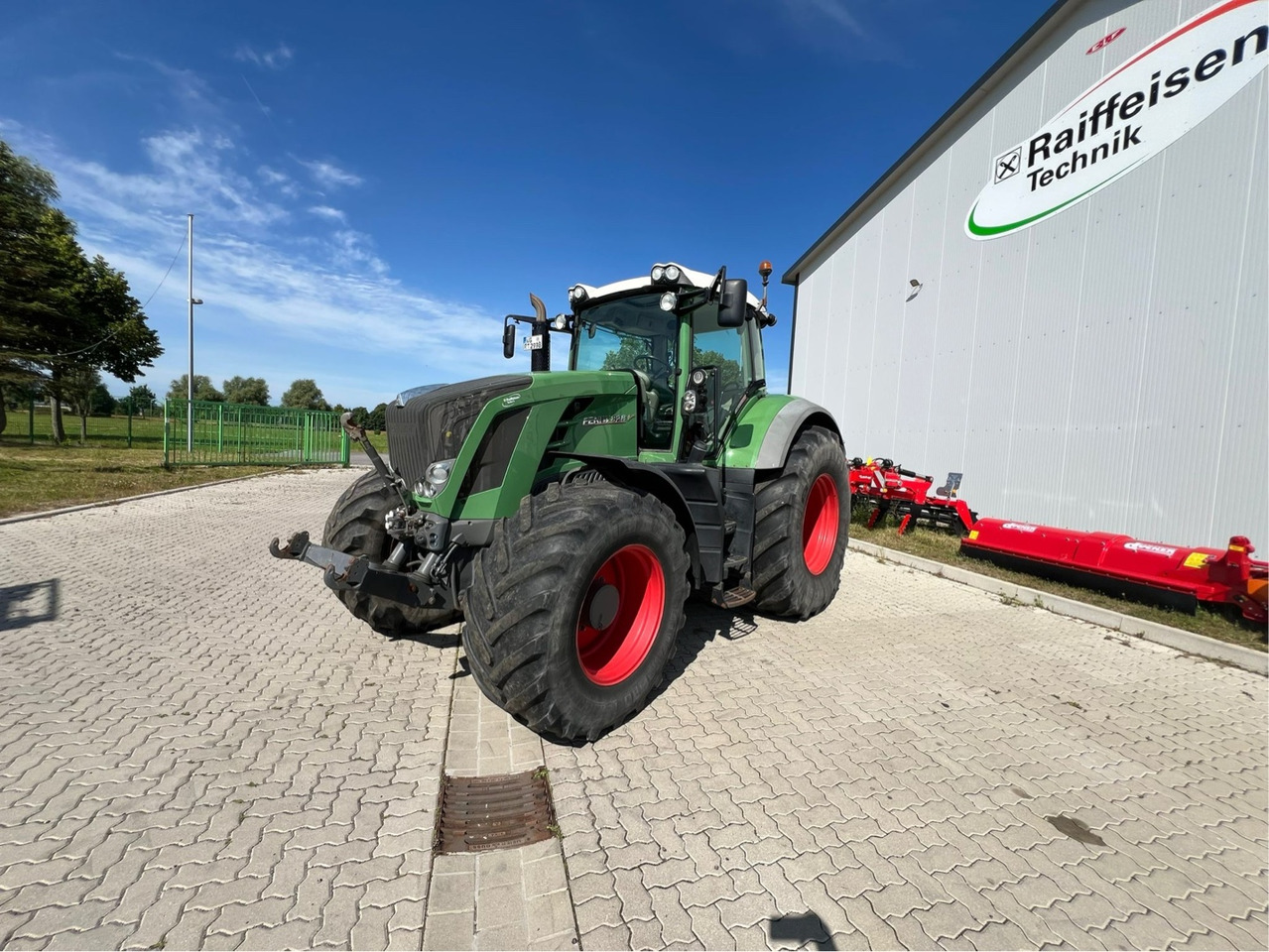 Fendt 828 Vario - Farm tractor: picture 1 Fendt 828 Vario - Farm tractor: picture 1
