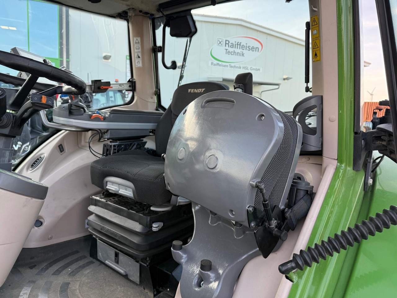 Fendt 828 Vario S4 ProfiPlus - Farm tractor: picture 4 Fendt 828 Vario S4 ProfiPlus - Farm tractor: picture 4