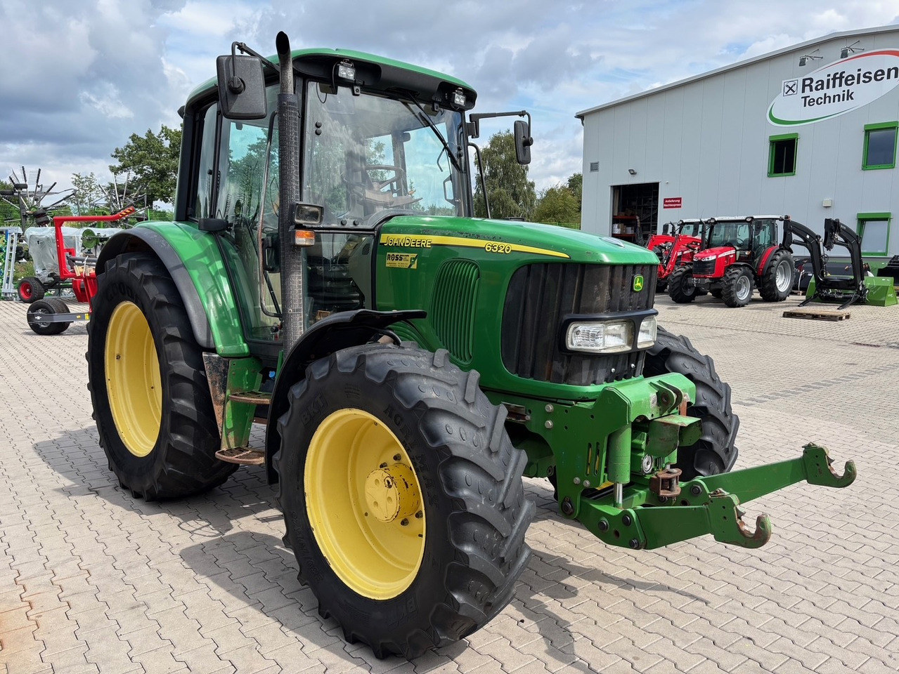 John Deere 6320 - Farm tractor: picture 1 John Deere 6320 - Farm tractor: picture 1