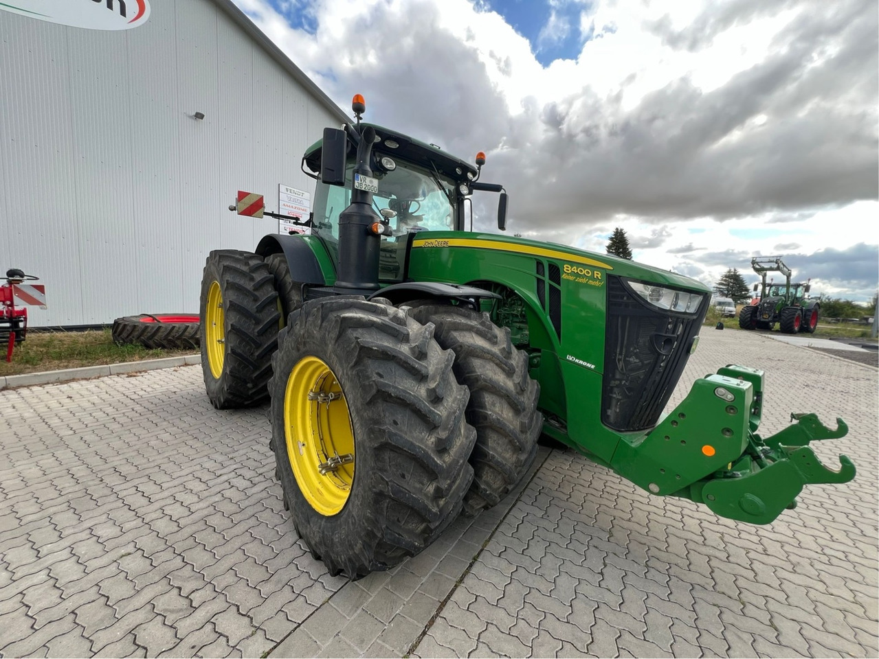 John Deere 8R 400 - Farm tractor: picture 1 John Deere 8R 400 - Farm tractor: picture 1
