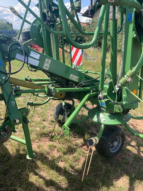 Krone KW 8.82/8 - Tedder/ Rake: picture 1 Krone KW 8.82/8 - Tedder/ Rake: picture 1