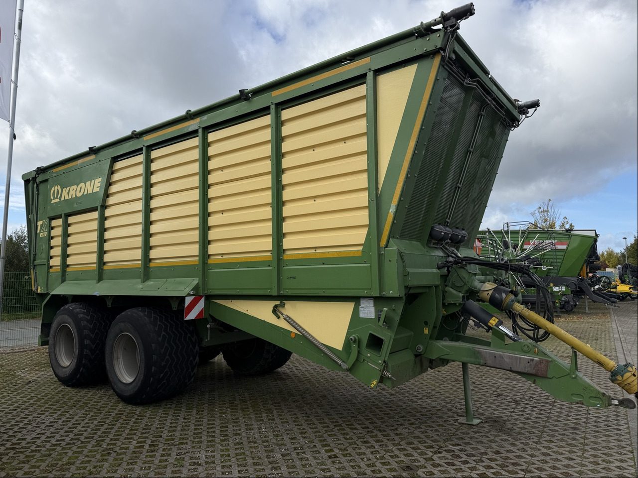 Krone TX 460 - Farm trailer: picture 1 Krone TX 460 - Farm trailer: picture 1