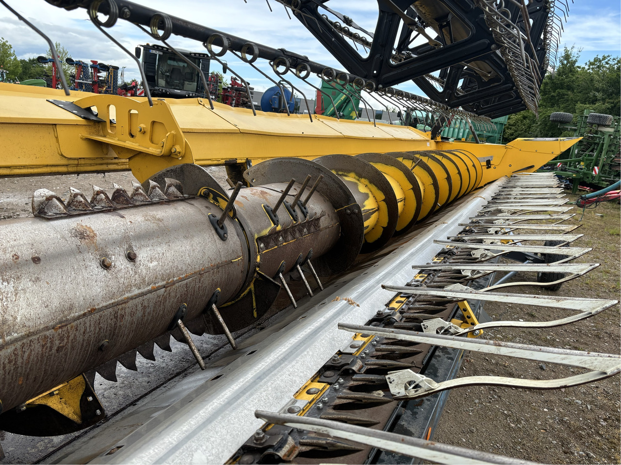 New Holland Schneidwerk Varifeed12.5 - Combine harvester: picture 2 New Holland Schneidwerk Varifeed12.5 - Combine harvester: picture 2
