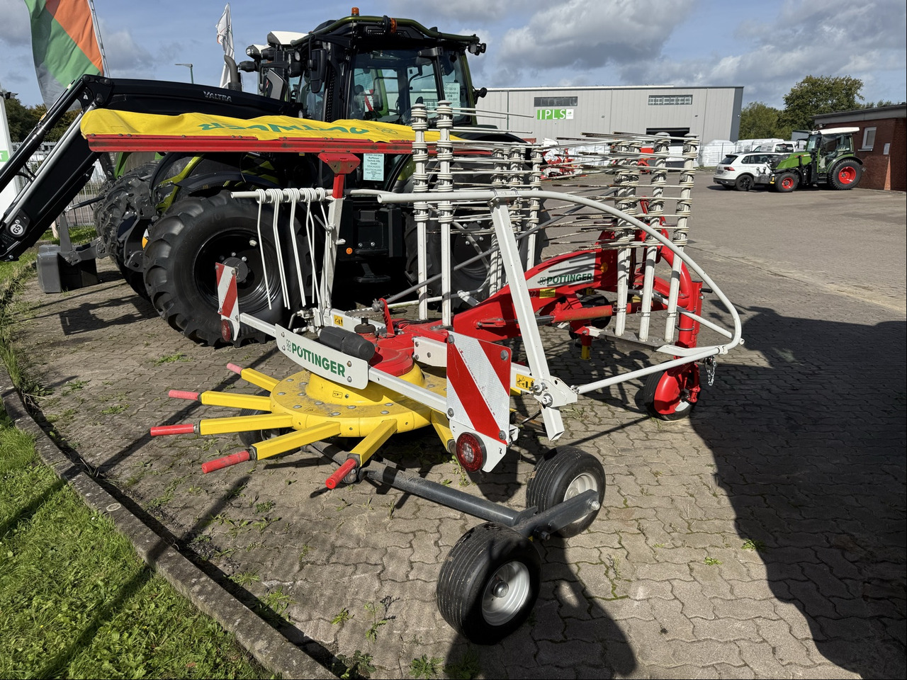 Pöttinger TOP 422 Einkreiselschwader - Tedder/ Rake: picture 5 Pöttinger TOP 422 Einkreiselschwader - Tedder/ Rake: picture 5