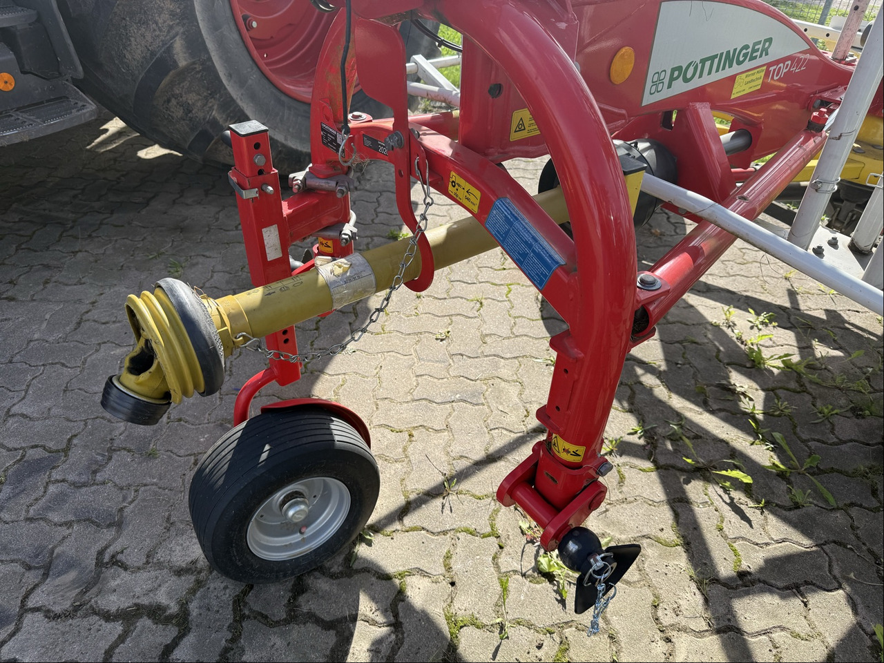 Pöttinger TOP 422 Einkreiselschwader - Tedder/ Rake: picture 3 Pöttinger TOP 422 Einkreiselschwader - Tedder/ Rake: picture 3
