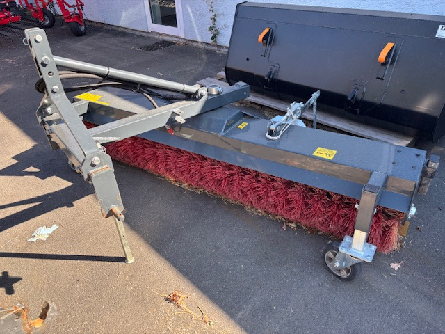 Saphir FKM 231 Kehrmaschine - Mower: picture 1 Saphir FKM 231 Kehrmaschine - Mower: picture 1