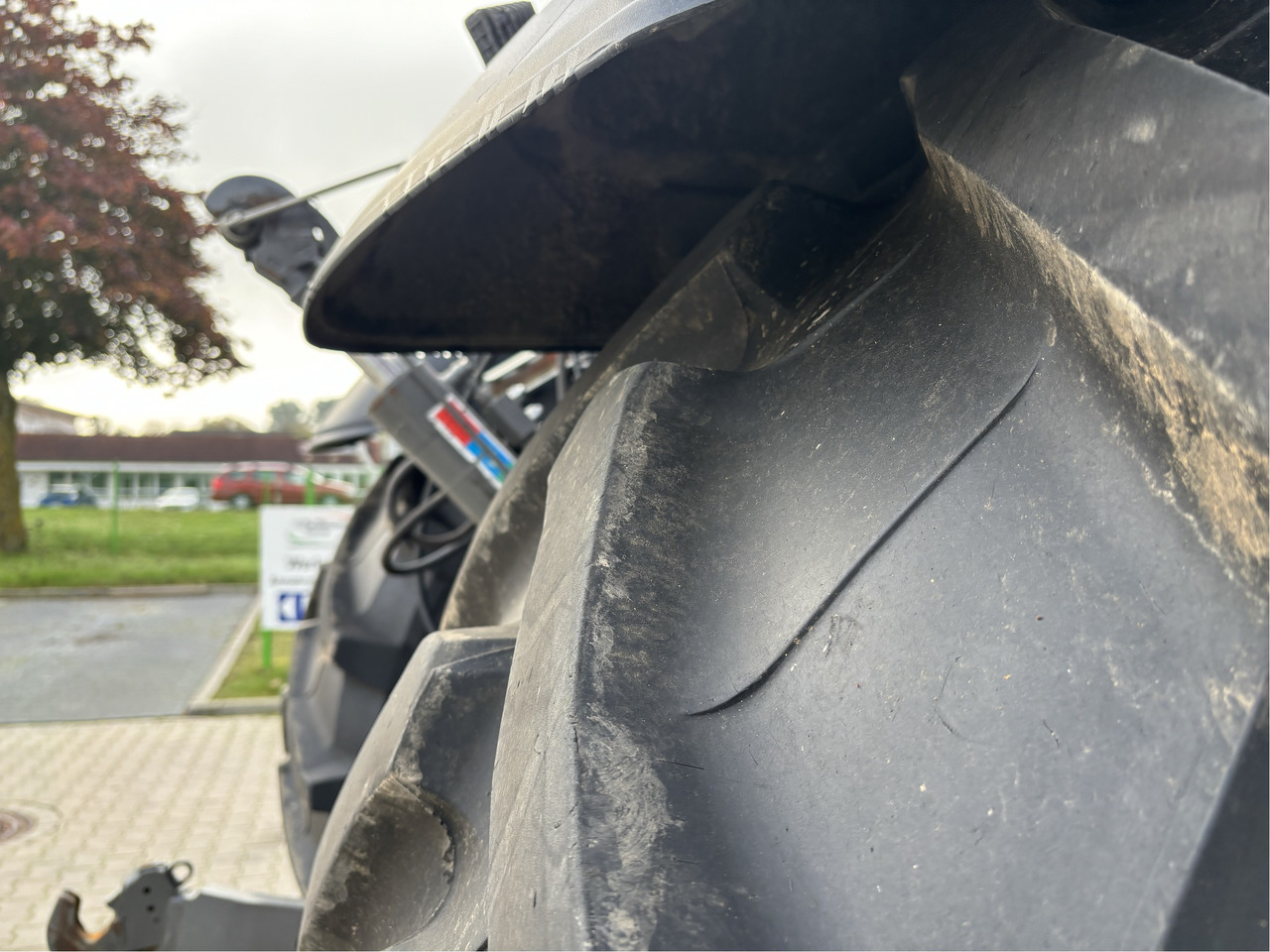 Valtra Q265 - Farm tractor: picture 2 Valtra Q265 - Farm tractor: picture 2