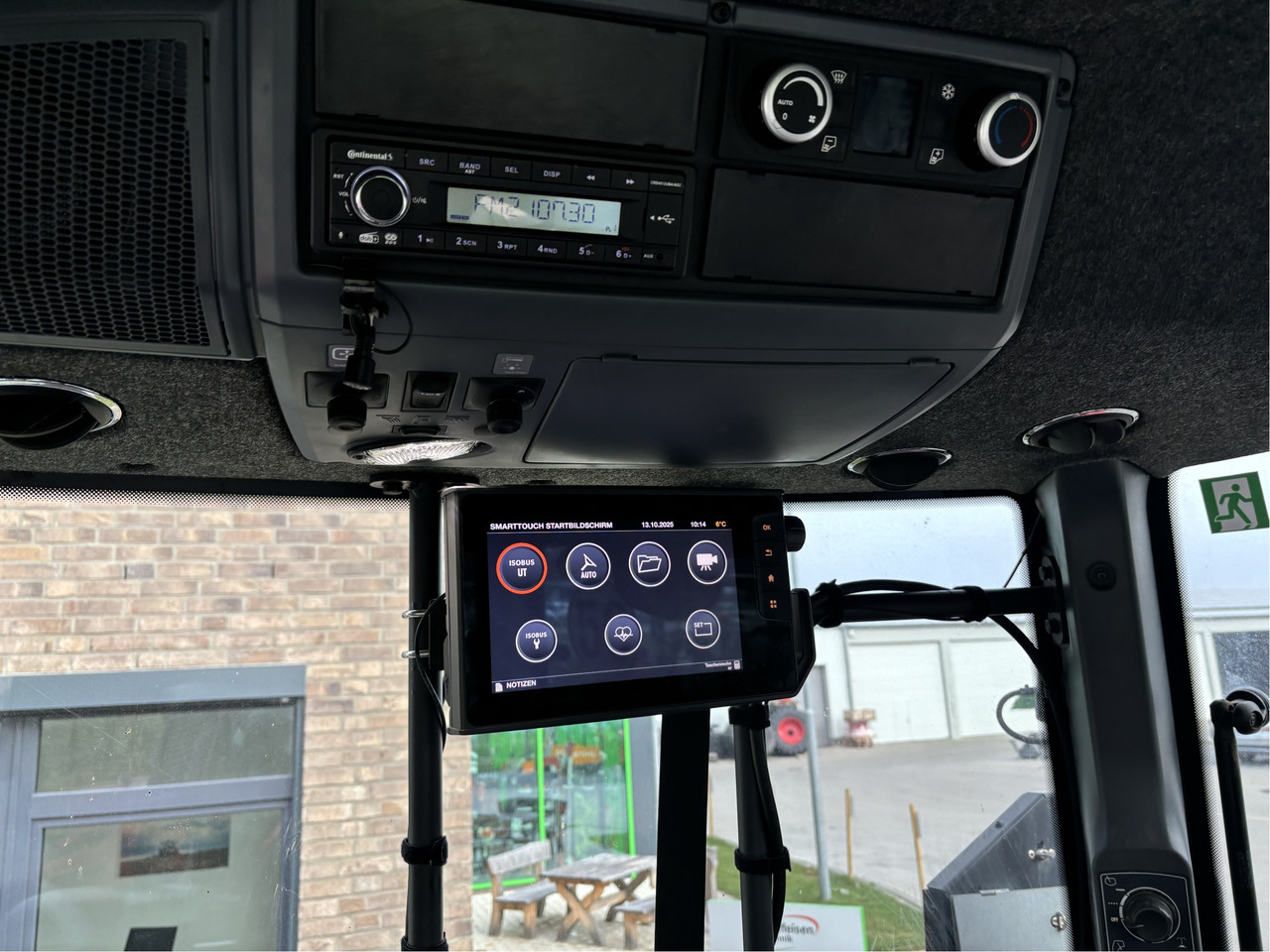 Valtra Q265 - Farm tractor: picture 5 Valtra Q265 - Farm tractor: picture 5