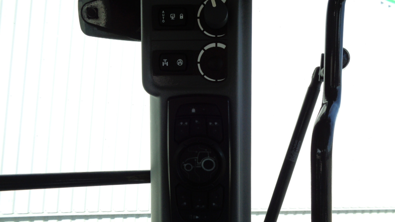 Valtra S374 - Farm tractor: picture 4 Valtra S374 - Farm tractor: picture 4