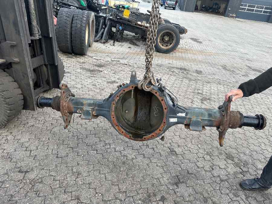 IVECO REAR AXLE 42559739 - Axle and parts for Truck: picture 1 IVECO REAR AXLE 42559739 - Axle and parts for Truck: picture 1