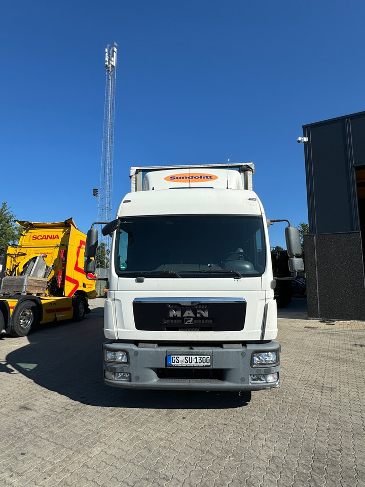 MAN CABINE F99L/R37 - Cab for Truck: picture 3 MAN CABINE F99L/R37 - Cab for Truck: picture 3