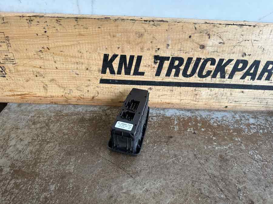 MAN ECU DOOR 81.25806-7107 - Cab and interior for Truck: picture 2 MAN ECU DOOR 81.25806-7107 - Cab and interior for Truck: picture 2