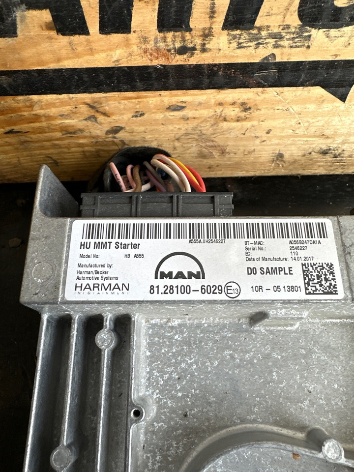 MAN RADIO 81.28100-6029 - Cab and interior for Truck: picture 2 MAN RADIO 81.28100-6029 - Cab and interior for Truck: picture 2