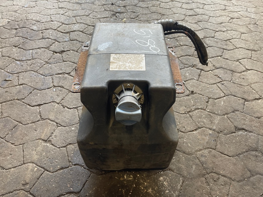 MAN UREA ADBLUE TANK 35 L. 81.15402-5006 - Fuel system for Truck: picture 2 MAN UREA ADBLUE TANK 35 L. 81.15402-5006 - Fuel system for Truck: picture 2