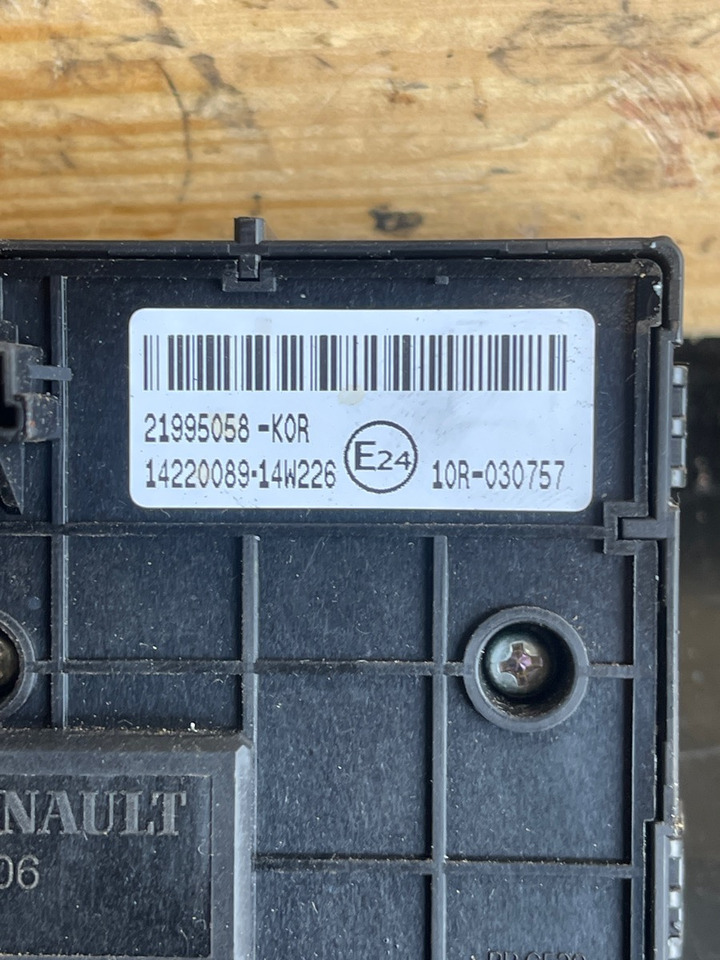 RENAULT SWITCH LIGHT 7421995058 - Cab and interior for Truck: picture 2 RENAULT SWITCH LIGHT 7421995058 - Cab and interior for Truck: picture 2