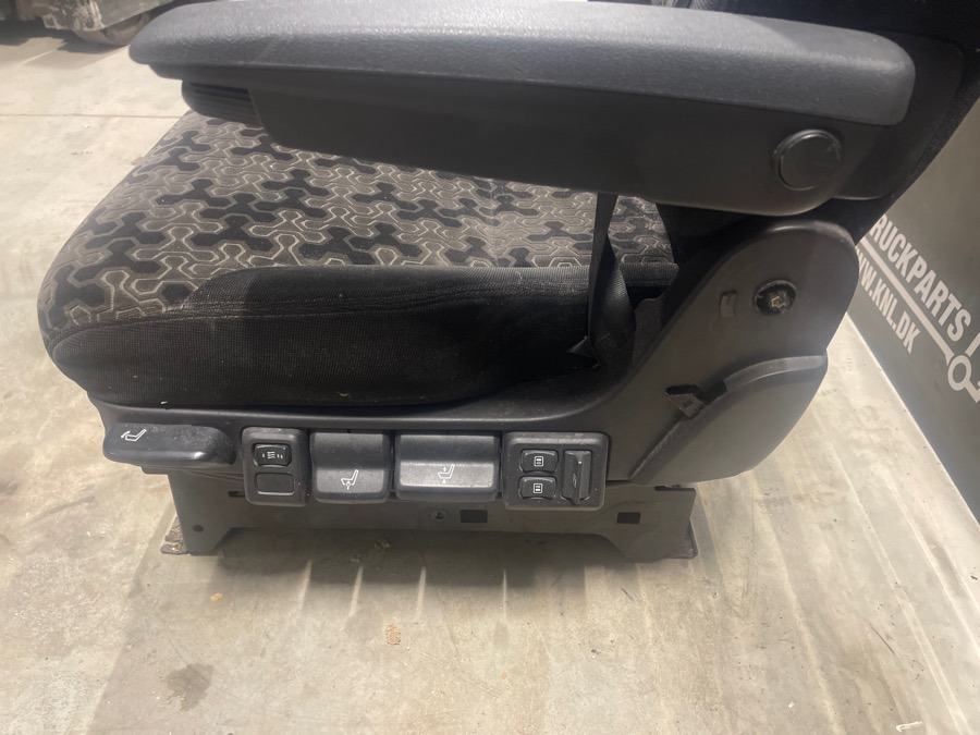 SCANIA DRIVER SEAT 2601039 - Cab and interior for Truck: picture 2 SCANIA DRIVER SEAT 2601039 - Cab and interior for Truck: picture 2