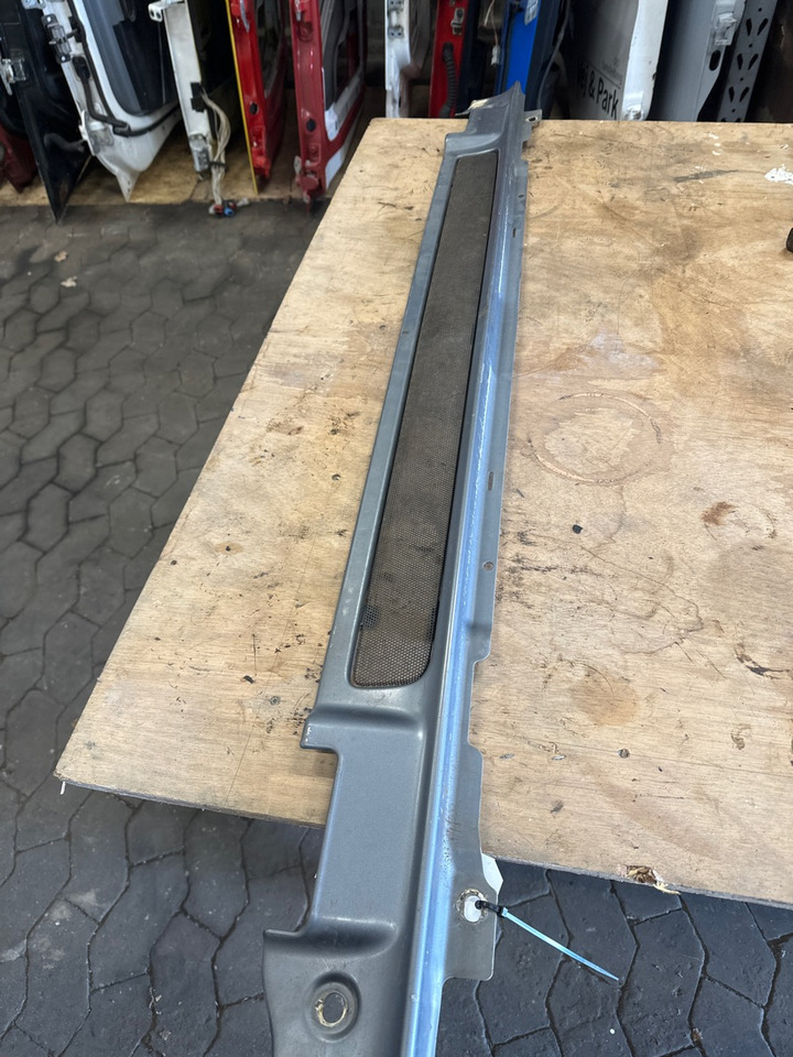 SCANIA GRILL 1748086 - Body and exterior for Truck: picture 1 SCANIA GRILL 1748086 - Body and exterior for Truck: picture 1