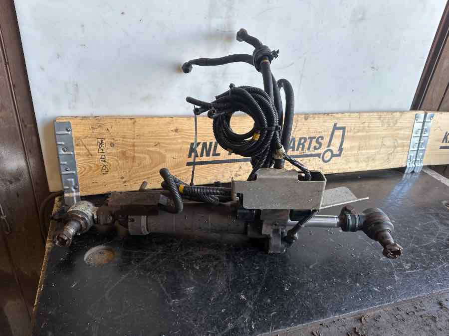 SCANIA HYDRAULIC CYLINDER EST 2420899 - Steering for Truck: picture 1 SCANIA HYDRAULIC CYLINDER EST 2420899 - Steering for Truck: picture 1