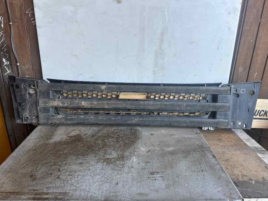 SCANIA LOWER GRILL - Body and exterior for Truck: picture 2 SCANIA LOWER GRILL - Body and exterior for Truck: picture 2
