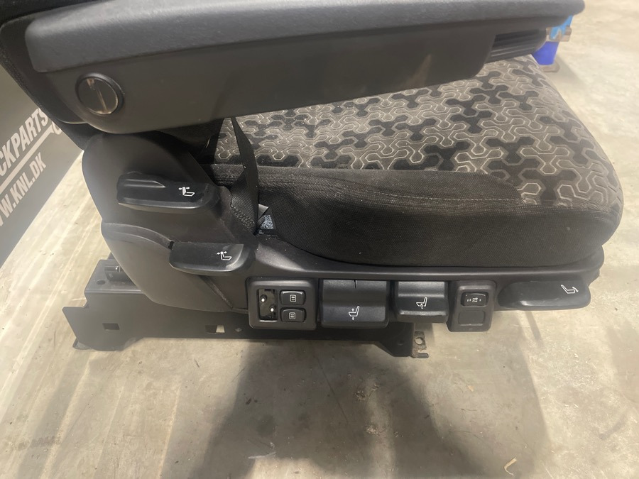SCANIA PASSENGER SEAT 2601040 - Cab and interior for Truck: picture 2 SCANIA PASSENGER SEAT 2601040 - Cab and interior for Truck: picture 2
